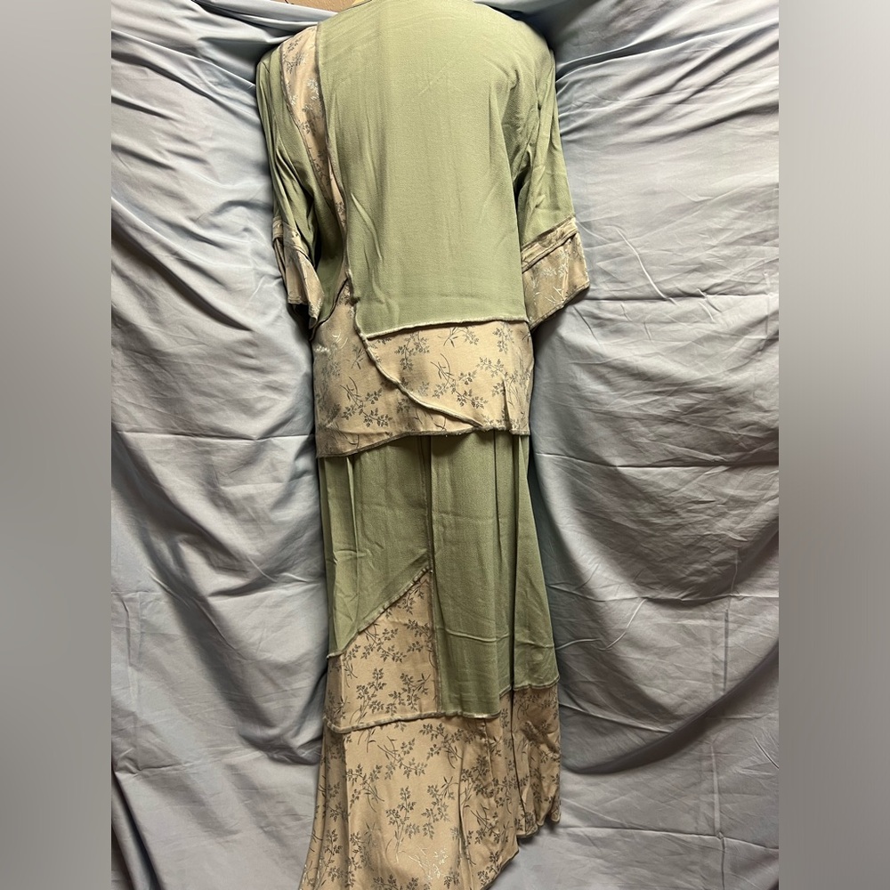 Elegant Sage Green and Cream Patchwork Shirt And Skirt Set - Picture 2 of 12